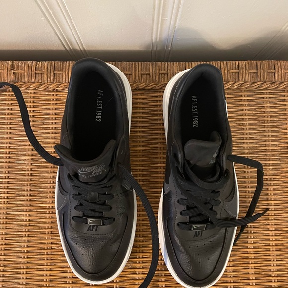 Nike Air Force 1 Platform Black and White Sneakers - Picture 4 of 6